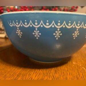 SOLD!! Vintage Pyrex Snowflake Cinderella Mixing bowls- 2 bowls